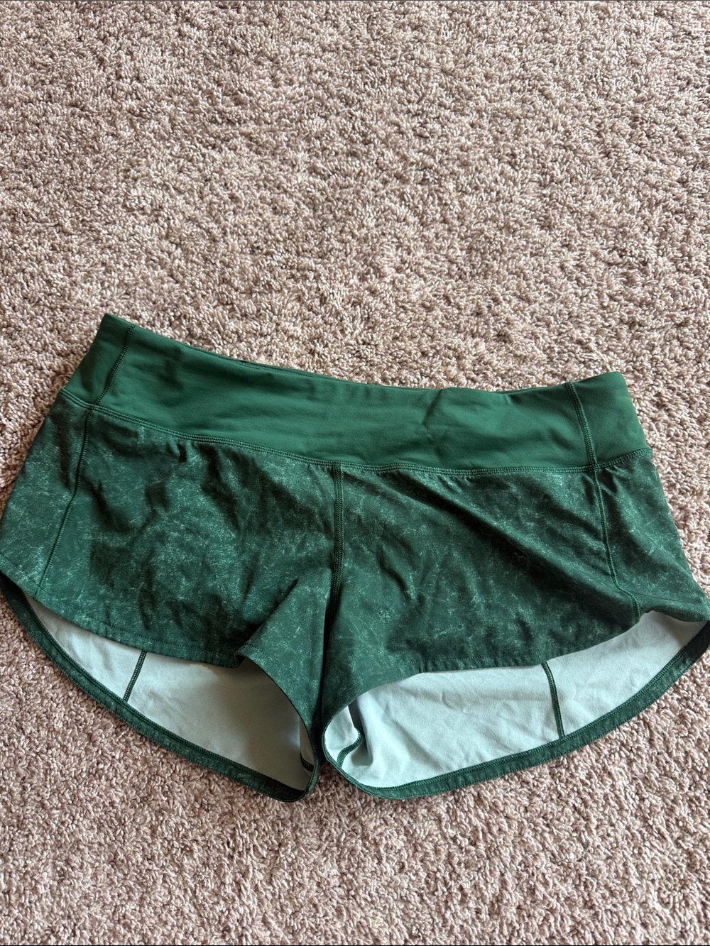 Lululemon 3” Hotty Hot short size 8
